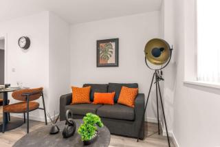 Bright & Spacious 1 Bedroom Apartment in Leeds - 1
