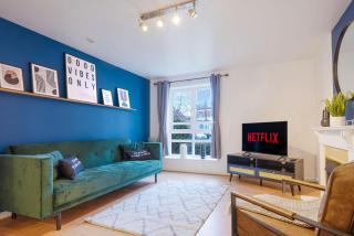 Stylish Apartment - Fast WiFi, Smart TV, and Free Parking by Yoko Property - 6