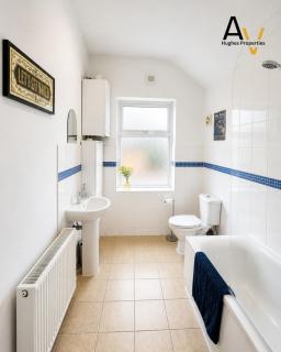 2 Bed Crewe House - Free Parking & Fast Wi-Fi by AV Hughes Properties - 8