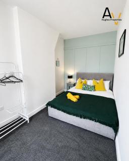 2 Bed Crewe House - Free Parking & Fast Wi-Fi by AV Hughes Properties - 2