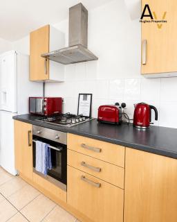 Cheshire 2-Bed House - Garden - Parking By AV Hughes Properties - 2