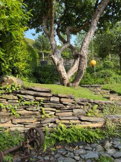 Lovely cottage in Snowdonia, private hot tub, by mountains & award winning beach - 5