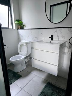 Luxury 1BR Munyaka Lagoon Living Stay - 2