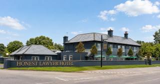 Honest Lawyer Hotel - 9
