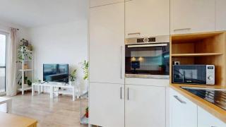 Modern Apartment near Airport with Free Parking - 7