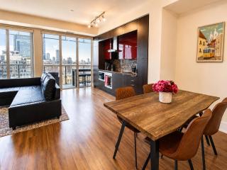 Central Toronto Suite by CN Tower, Free Parking, Rooftop Pool - 5