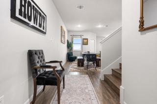 Modern Farmhouse Retreat w Patio Yard - 9