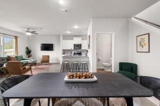 Modern Farmhouse Retreat w Patio Yard - 4
