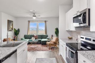 Modern Farmhouse Retreat w Patio Yard TWR 103 - Lockhart - 7