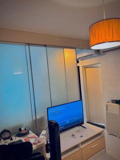 Cozy Poolside Condo Near BTS All Amenities - 8