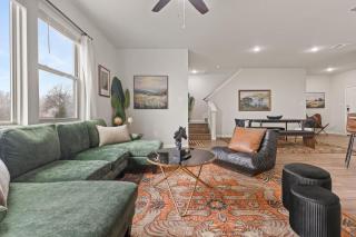 Spacious 3BR w Backyard Dining Lounge TWR 105 - 6