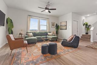 Spacious 3BR w Backyard Dining Lounge TWR 105 - 5