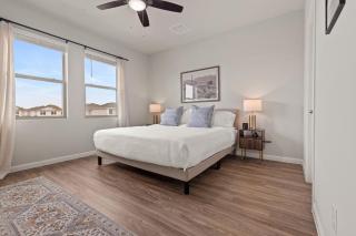 Spacious 3BR w Backyard Dining Lounge TWR 105 - 4