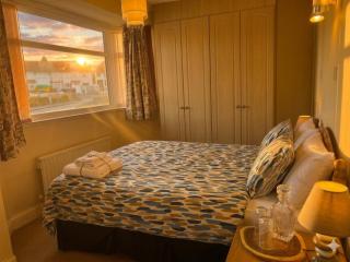 Tharsh Peaceful Escape Double Room with Shared Bathroom - 2