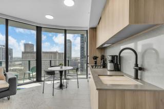 Sleek Corner 1 Bedroom Rooftop Pool & Wrap Balcony - 2