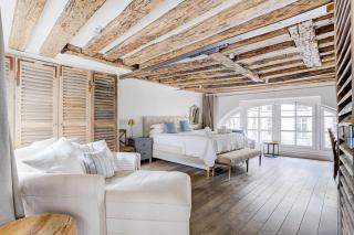 Classy Bourgeois - Chic 2 Bedroom Apt in Le Marais - 1