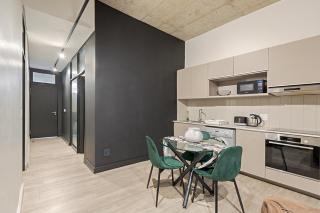 Sandton City Splendid Apartment 4 l Walk to Sandton City & MandelaSquare l Backup Power & Water - 1