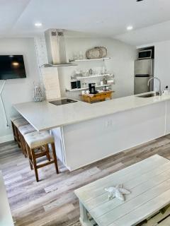 Lil' Beach Getaway - 9