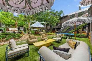 Spacious Retreat w Private Patio & Courtyard - Dallas - 2