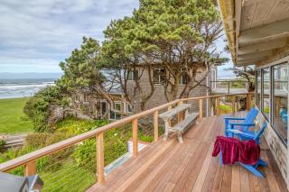 Shoreline Cottage Oceanfront Vacation Rental - 6