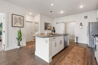 Modern 1BR Retreat w Resort Pool Stylish Living - 7