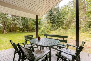 Colourful Details In Wooden House On Nature Plot - 9