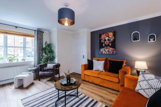 Spacious & Modern 4 Bed in Northwich with FREE Parking by 53 Degrees Property - 7