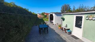 Near beach - Garden - Pets - Parking - Sleeps 4 - 4