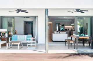 Aroma Beach - Luxury Beachfront Apartment - 2