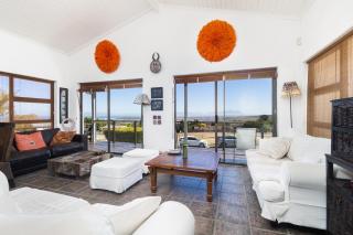 Ocean View Villa with Pool & Large Patio in Somerset West - 9