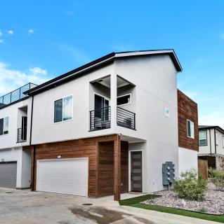 Elegant 4BR Home w Rooftop 5 min to Downtown - 0