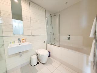Clyde View 2bed Balcony Parking - 9