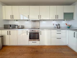 Clyde View 2bed Balcony Parking - 5