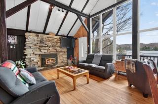 Waterfont cottage with private dock and watercrafts - 1