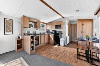 Nene Lodge at Billing Aquadrome by Yoko Property - 2