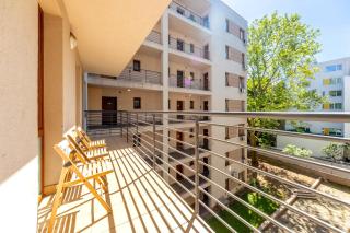 Prime Stay - Deluxe 2 Bedroom Family Apartment with Balcony & Parking Included - 8
