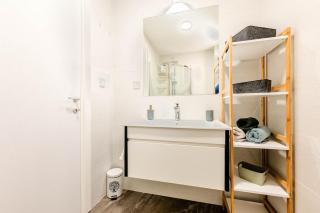 Seaview & beach access, brand new apartment - 6