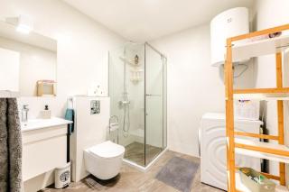 Seaview & beach access, brand new apartment - 3