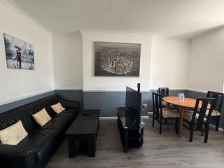 Newly refurbished 3BR - Bournemouth High Street - Beach 8 min walk - 3