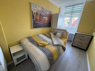 Newly refurbished 3BR - Bournemouth High Street - Beach 8 min walk - 7