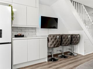 Fully Renovated 2-Bedroom Home with Parking - Pass the Keys - 5