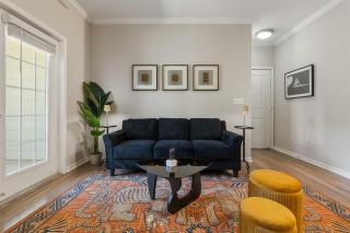 Spacious 2BR w Private Balcony Pool Fast Wifi - 3