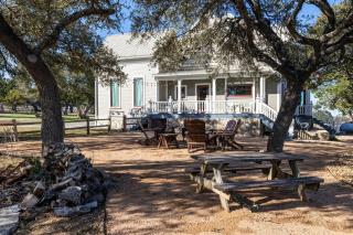 Unique Victorian Home in Llama Ranch - 7
