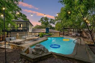 Luxury Zilker Home Pool Hot Tub and 2 Kitchens - 6