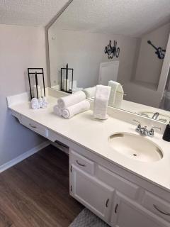 2 King Suites w/ Private Baths + Workspaces | LSU - 7