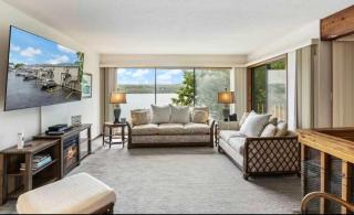 Pelican Bay Getaway - 0