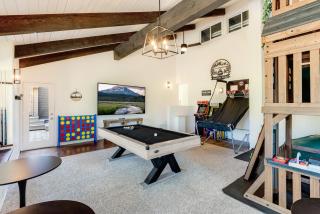Spacious 7BR Getaway, Golf View, Waterpark - Sunriver - 5