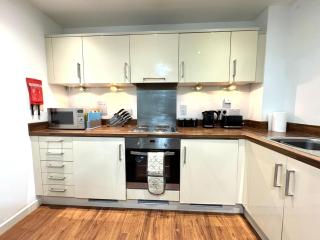 VIPAbodes Modern 1 Bedroom Apartment in Woking - 3