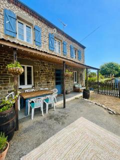 Owl Farmhouse, Quiet Country Retreat - 0