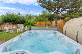 NEW Spacious Hot TubSaunaCold Plunge - 3